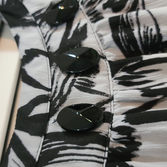 White & Black Colored Tops Blouses bundle of 4 Lg EUC - Picture 6 of 13